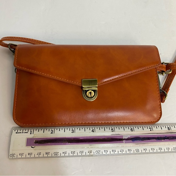 Classic Tan Crossbody Bag with Gold-Tone Lock Clutch Option Small - Picture 14 of 16